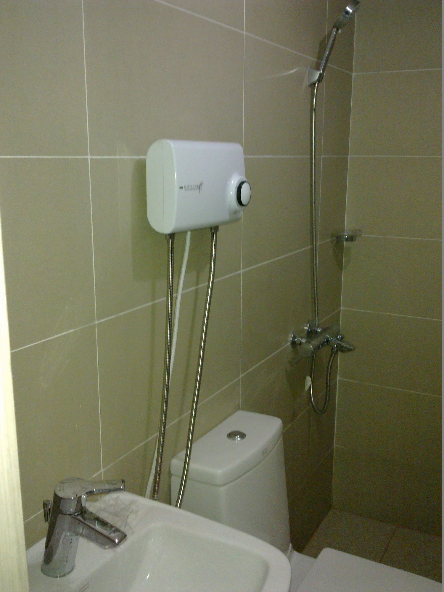 "Studio Condo for Rent in Antel Serenity Tower, Poblacion, Makati"07
