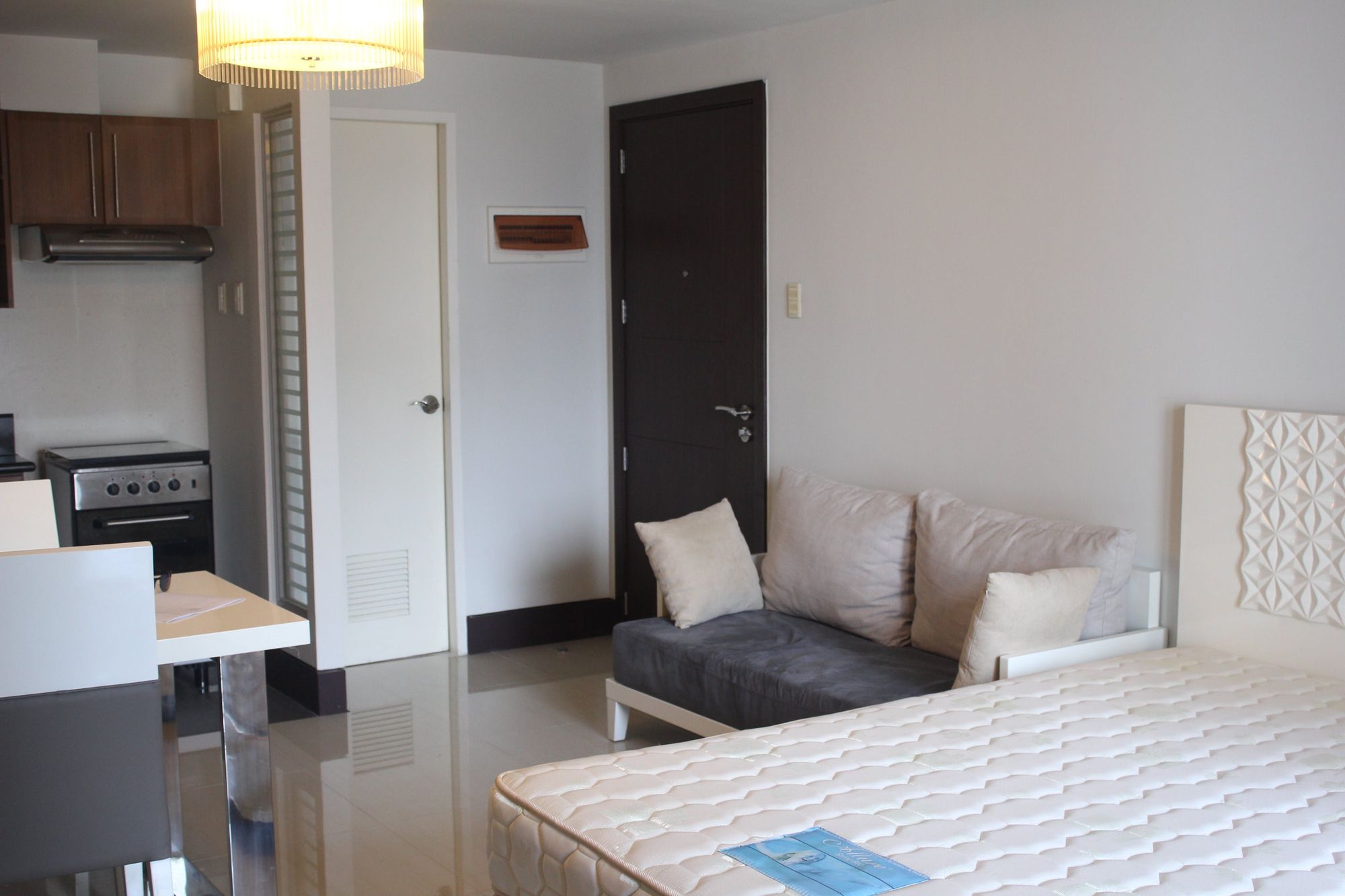 "Studio Condo for Rent in Greenbelt Excelsior, Legazpi Village, Makati"06
