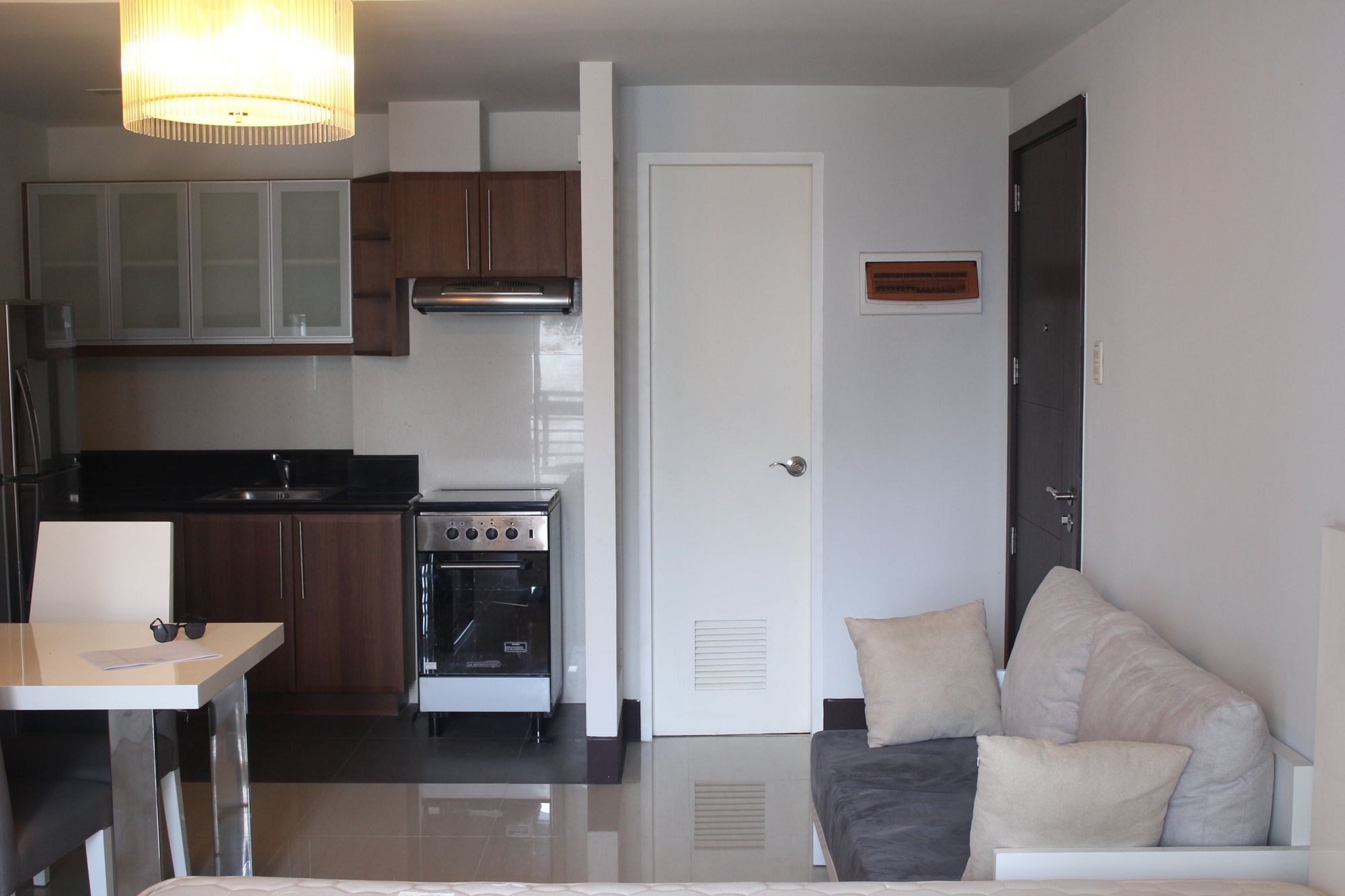 "Studio Condo for Rent in Greenbelt Excelsior, Legazpi Village, Makati"09