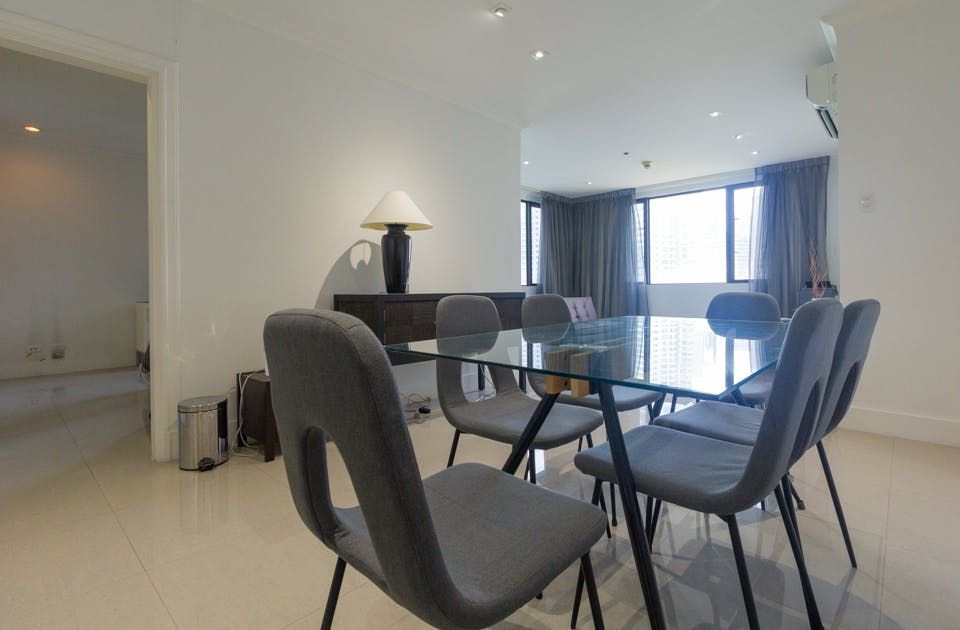 "2BR Condo for Rent in LPL Tower, Legazpi Village, Makati"03