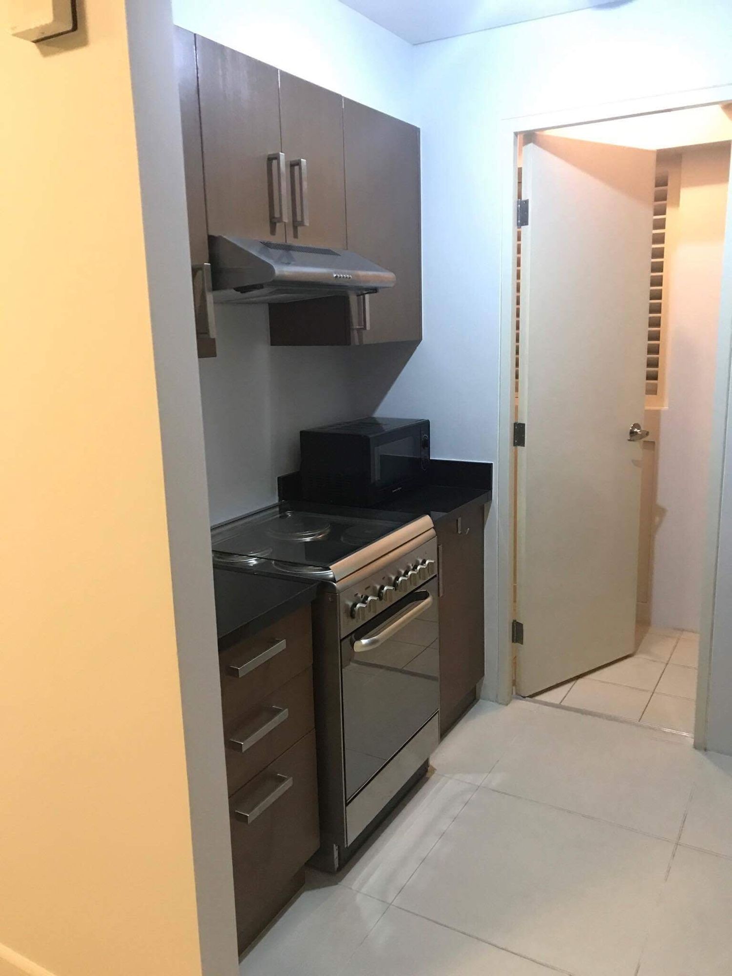 "2BR Condo for Rent in Seibu Tower, BGC - Bonifacio Global City, Taguig"03