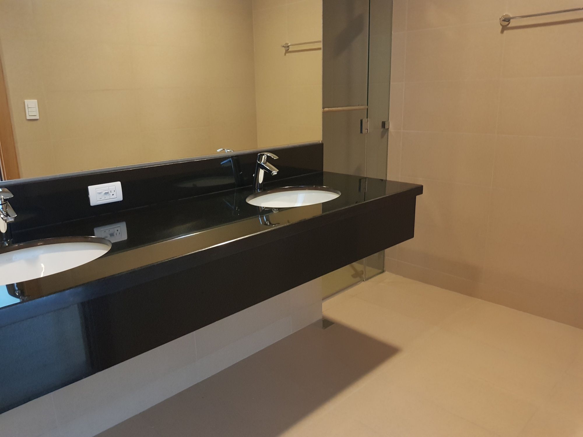 "3BR Condo for Rent in Park Terraces, San Lorenzo, Makati"09