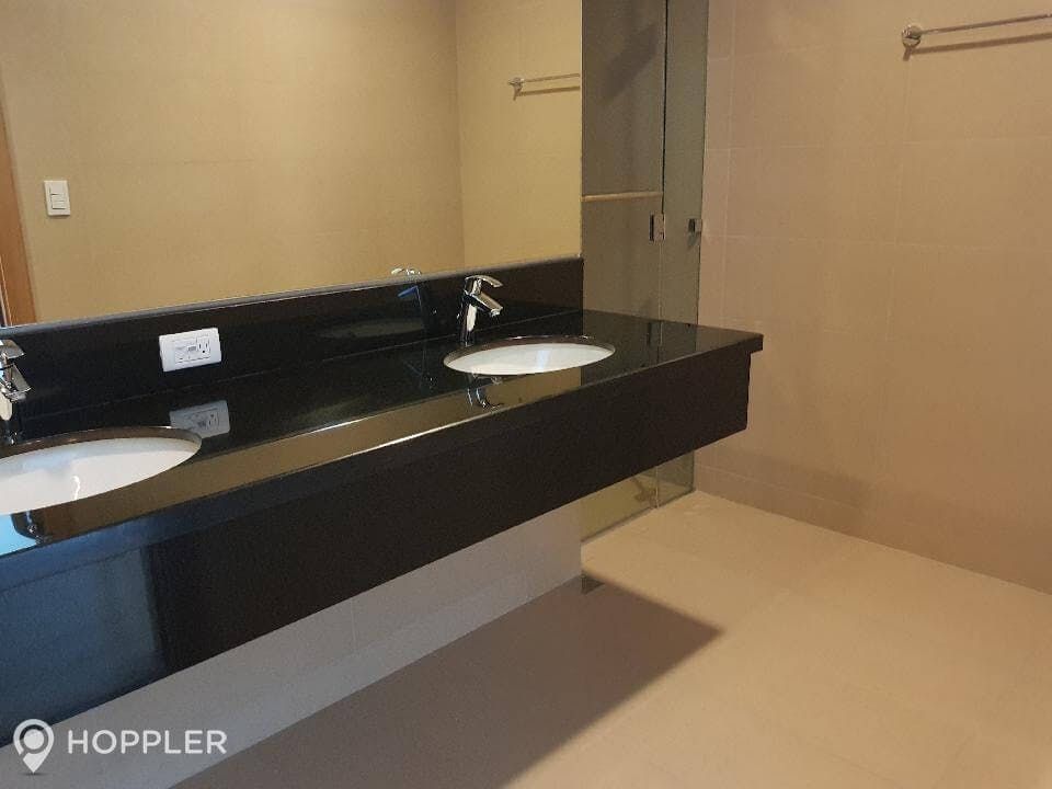 "2BR Condo for Rent in Park Terraces, San Lorenzo, Makati"04