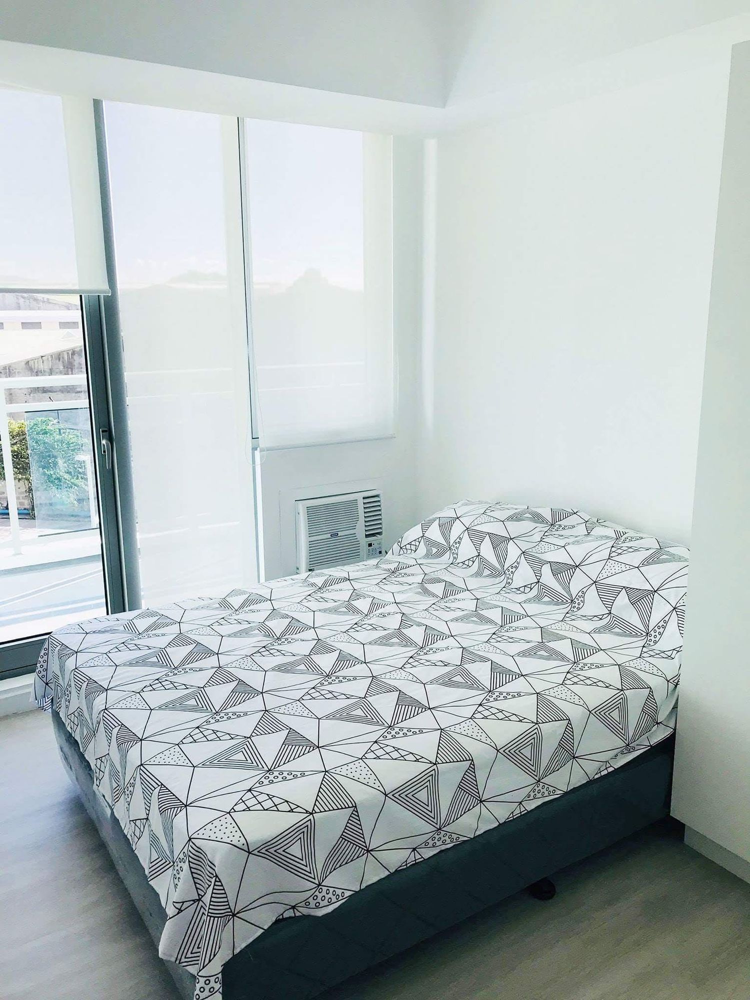 "2BR Condo for Rent in Azure Urban Resort Residences, Bicutan, Para?aqu"05