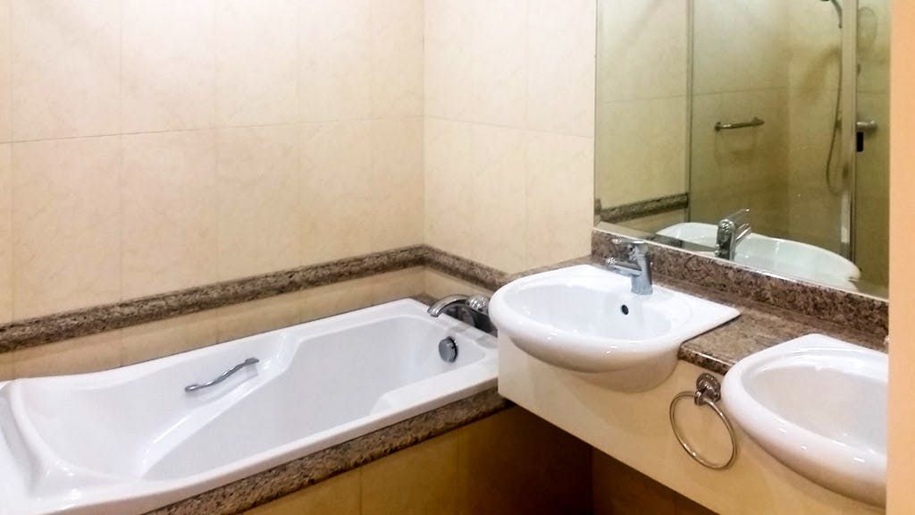 "2BR Condo for Rent in The Shang Grand Tower, Legazpi Village, Makati"04