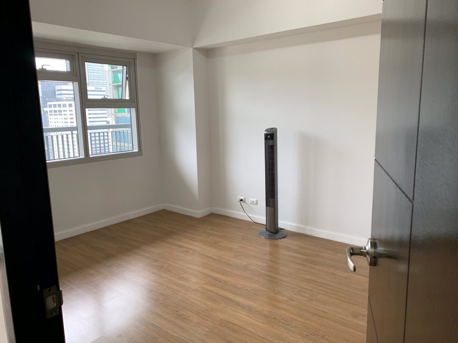 "1BR Condo for Rent in One Maridien Tower, BGC - Bonifacio Global City,"06