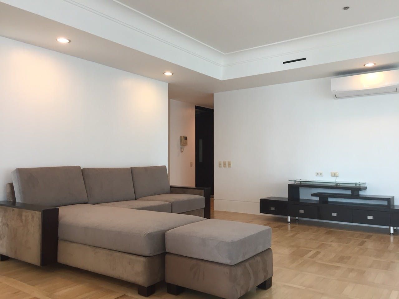 "3BR Condo for Rent in One McKinley Place, BGC - Bonifacio Global City,"08