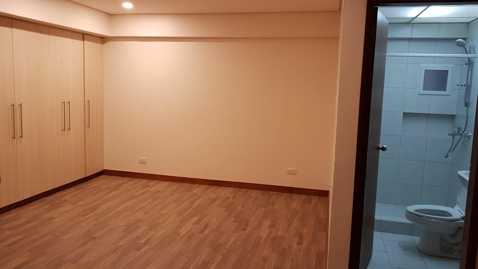 "2BR Condo for Rent in Torre De Salcedo, Legazpi Village, Makati"10