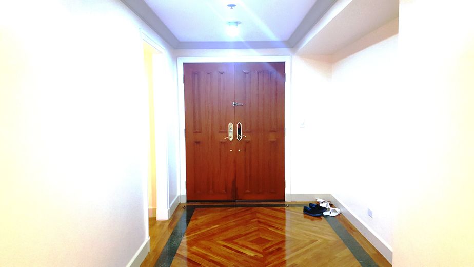 "3BR Condo for Rent in Rizal Tower, Rockwell Center, Makati"01