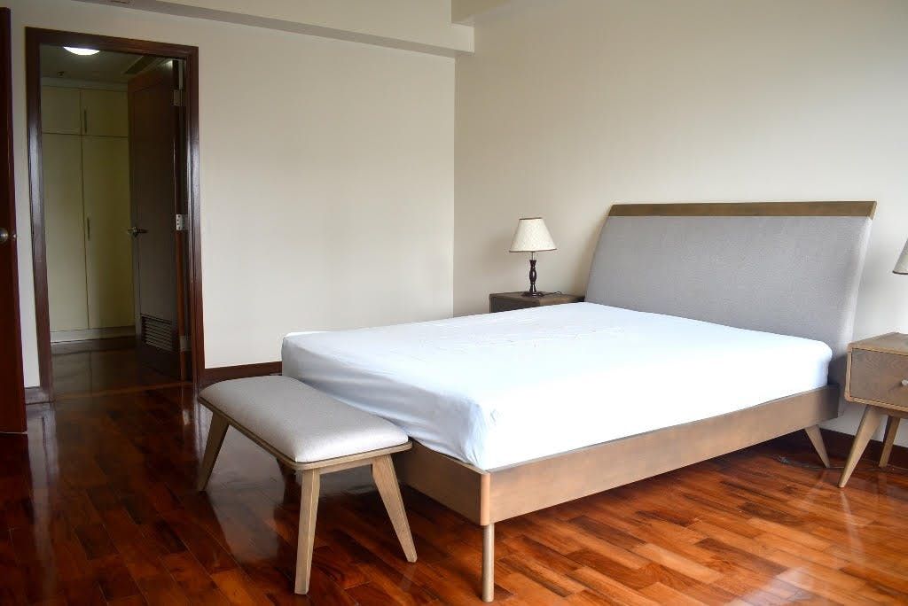 "2BR Condo for Rent in The Residences at Greenbelt, Legazpi Village, Ma"08