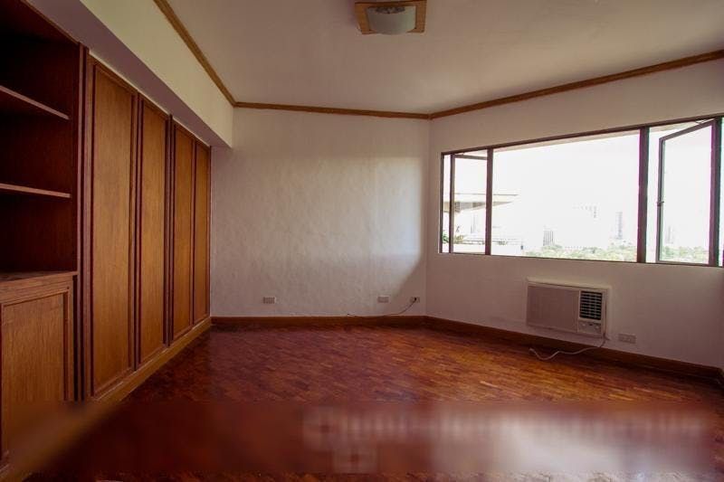 "2BR Condo for Rent in The Ritz Towers, Urdaneta, Makati"04
