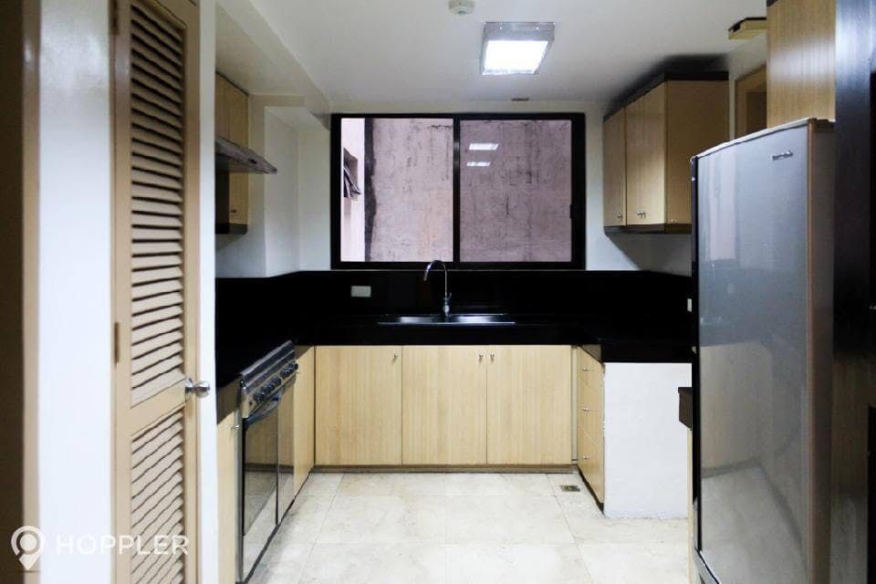 "2BR Condo for Rent in Crown Tower, Salcedo Village, Makati"04