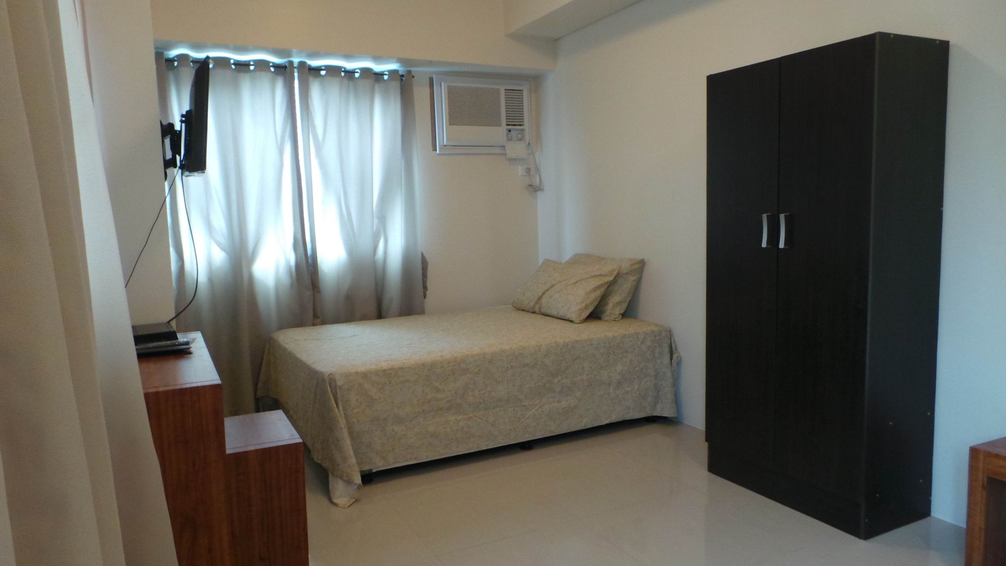 "2BR Condo for Rent in The Beacon, Legazpi Village, Makati"04