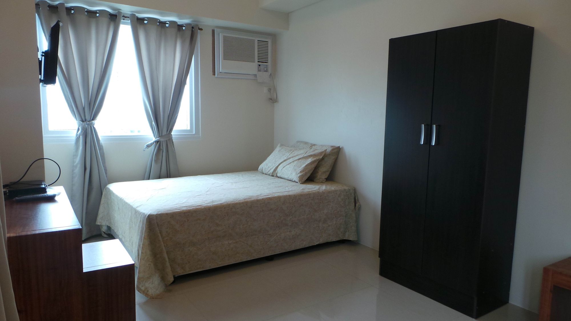 "2BR Condo for Rent in The Beacon, Legazpi Village, Makati"09