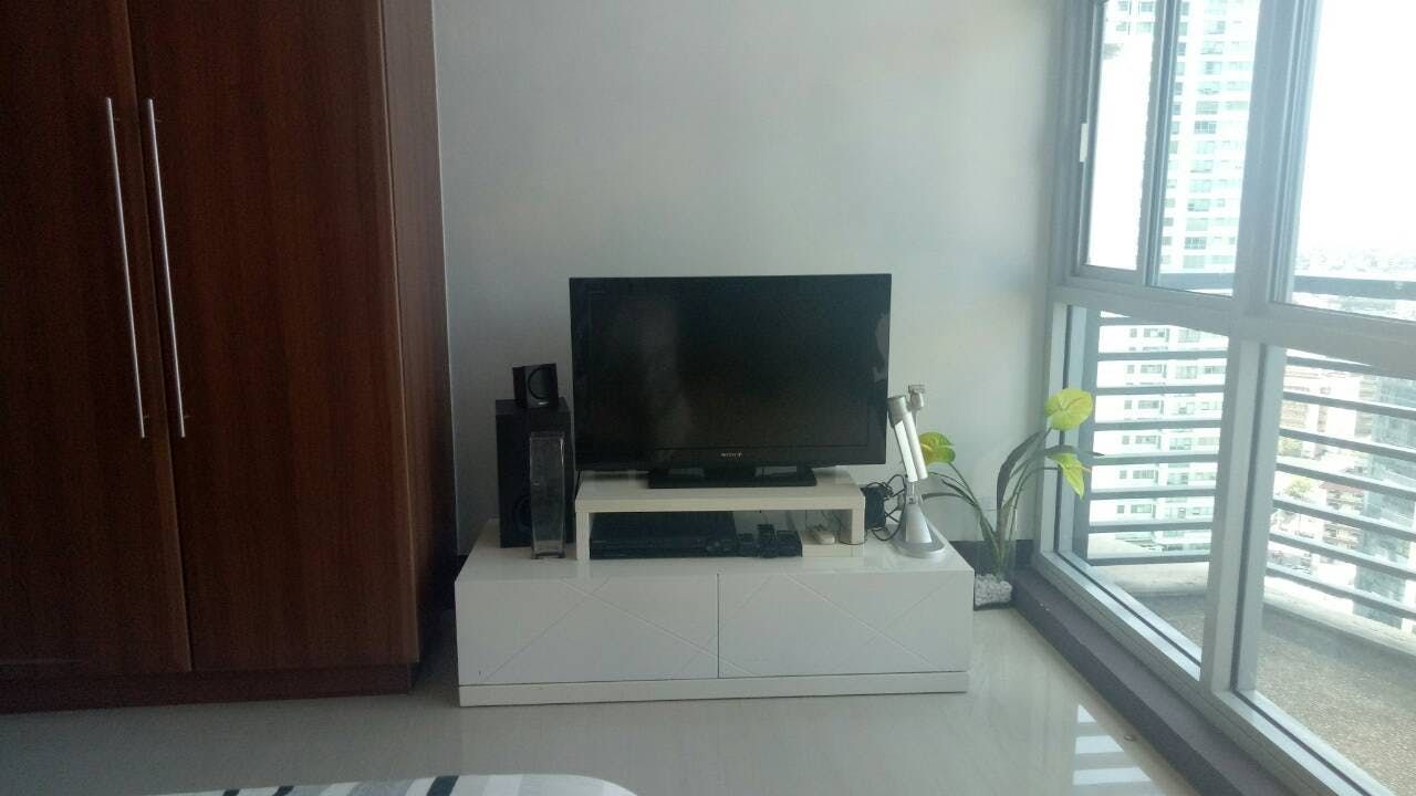 "Studio Condo for Rent in Greenbelt Excelsior, Legazpi Village, Makati"08