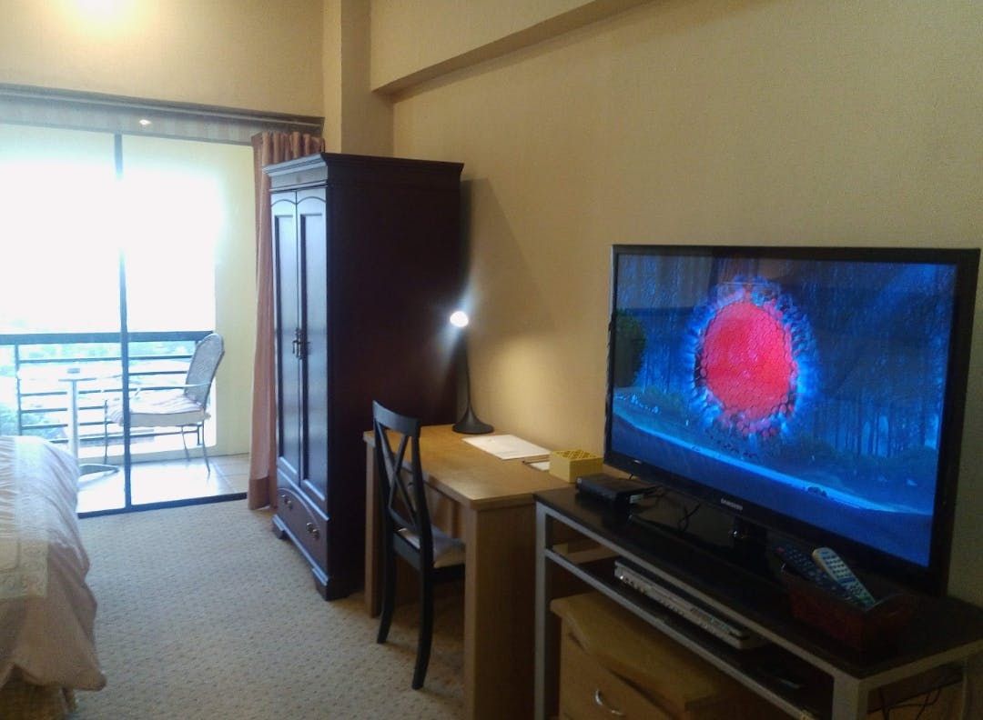 "Studio Condo for Rent in Greenbelt Radissons, Legazpi Village, Makati"04