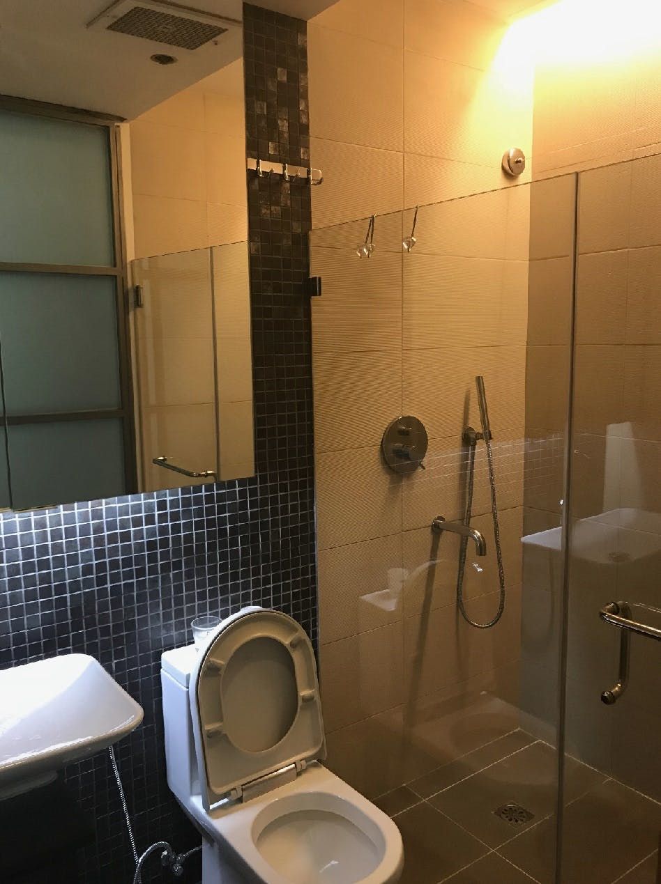 "2BR Condo for Rent in Amorsolo West, Rockwell Center, Makati"06