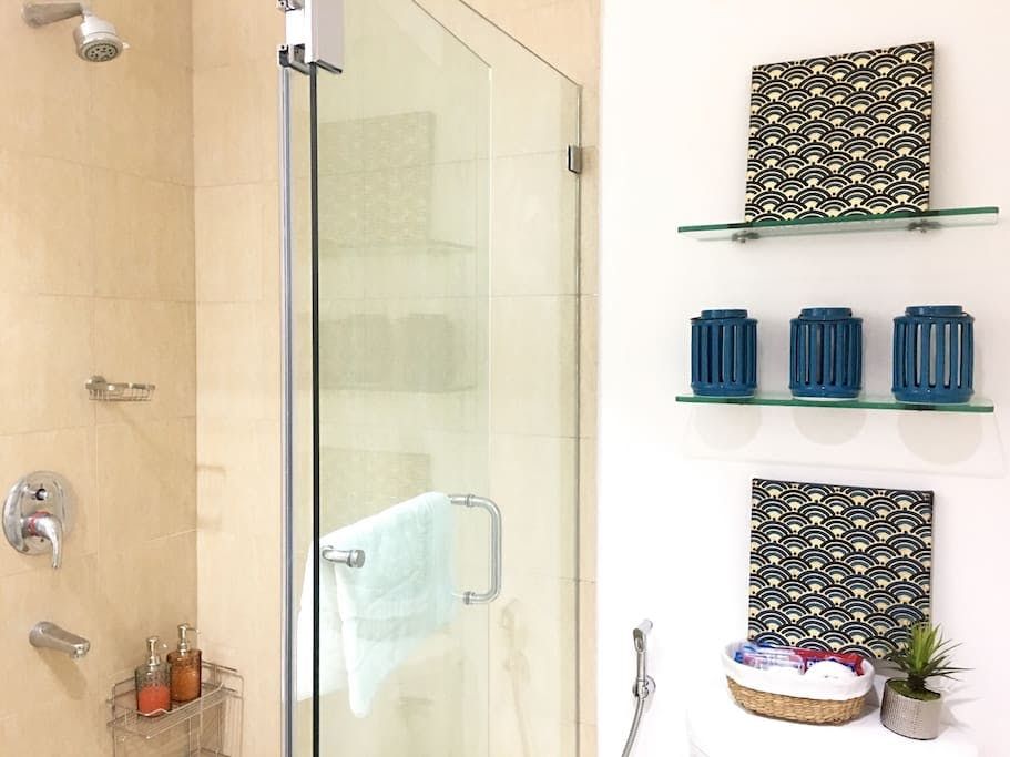 "Studio Condo for Rent in Joya Lofts and Towers, Rockwell Center, Makat"04