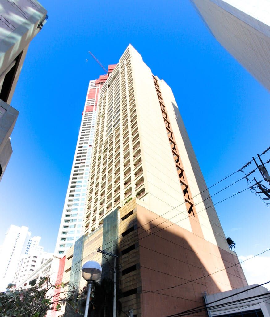 "1BR Condo for Rent in Elizabeth Place, Salcedo Village, Makati"09