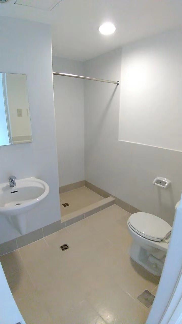"Studio Condo for Rent in Lee Gardens Condominium, Addition Hills, Mand"06