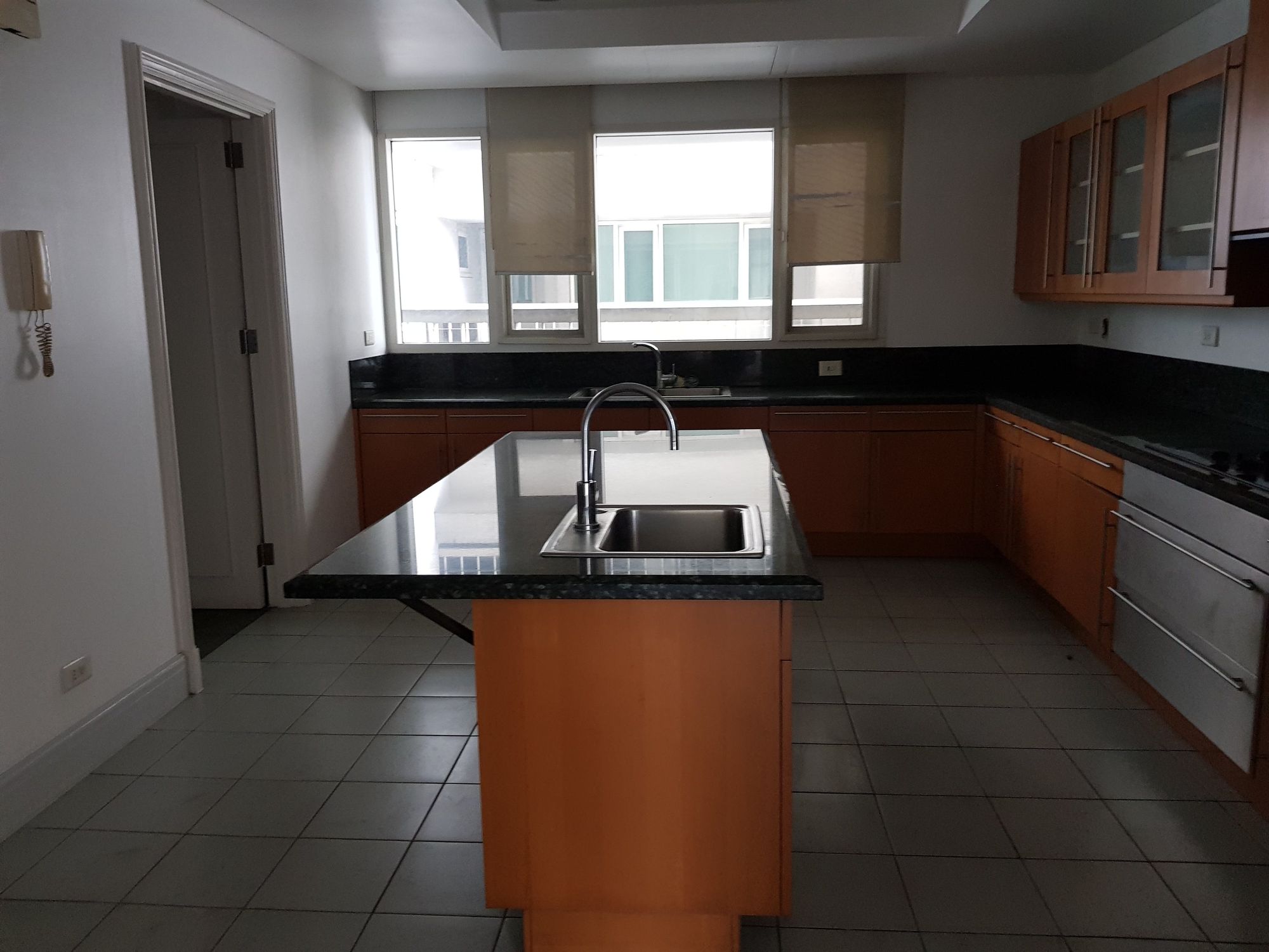 "3BR Condo for Rent in One Roxas Triangle, Urdaneta, Makati"07