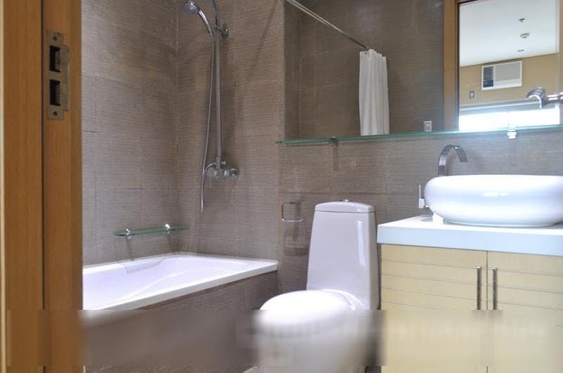 "2BR Condo for Rent in The Luxe Residences, BGC - Bonifacio Global City"08