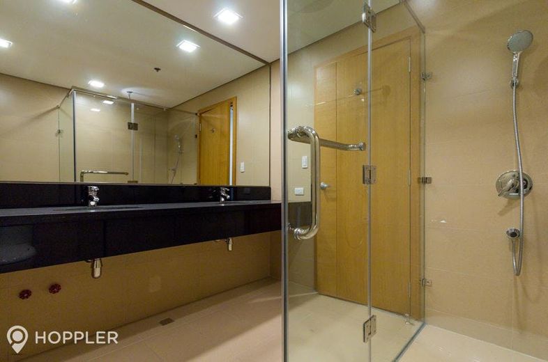 "3BR Condo for Rent in Park Terraces, San Lorenzo, Makati"01