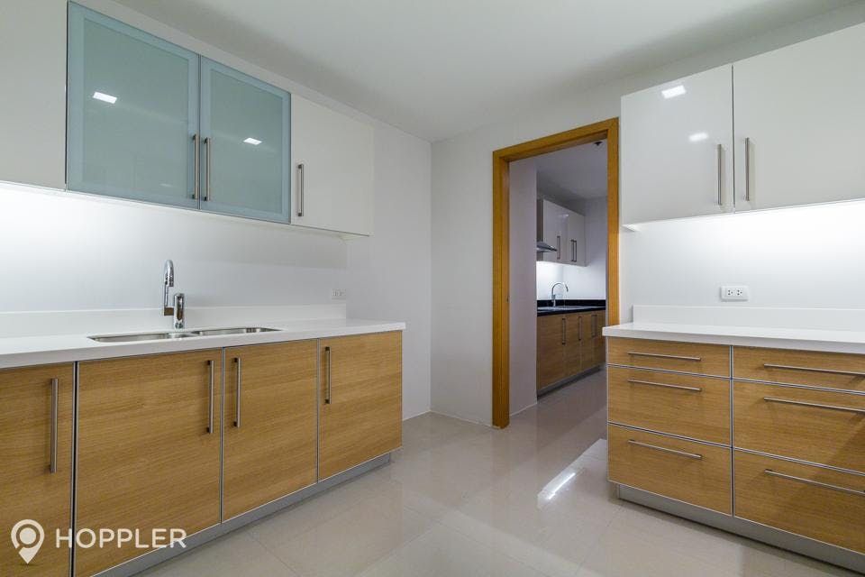 "3BR Condo for Rent in Park Terraces, San Lorenzo, Makati"07