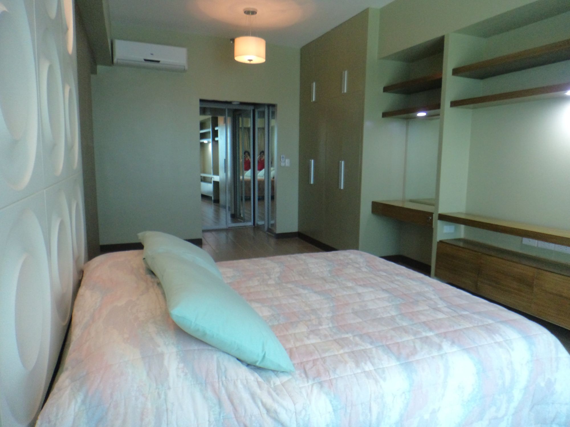 "3BR Condo for Rent in 8 Forbes Town Road, BGC - Bonifacio Global City,"07