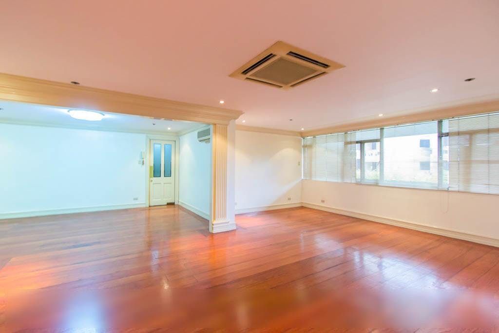 "2BR Condo for Rent in Twin Towers, Urdaneta, Makati"05
