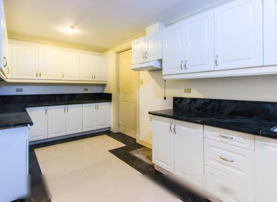 "2BR Condo for Rent in Twin Towers, Urdaneta, Makati"07