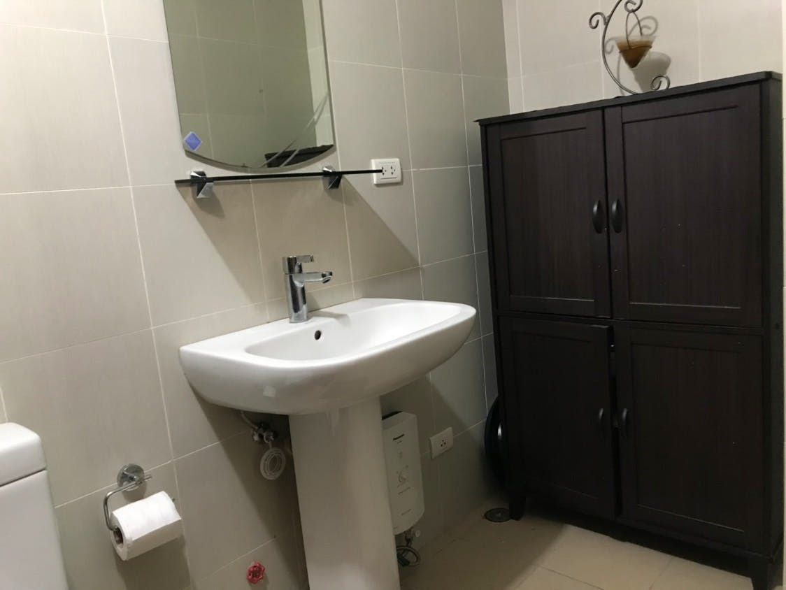 "1BR Condo for Rent in Eton Residences, Legazpi Village, Makati"05