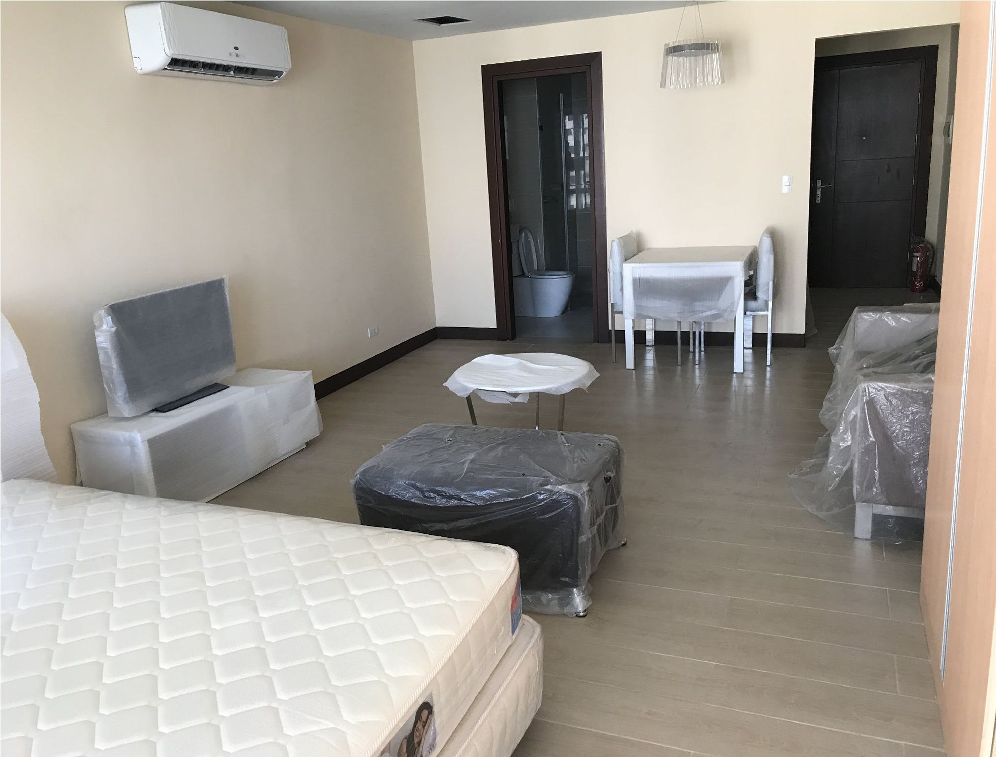 "1BR Condo for Rent in Two Central, Salcedo Village, Makati"07