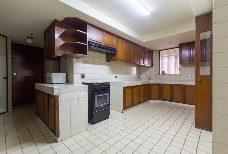 "3BR Condo for Rent in The Ritz Towers, Urdaneta, Makati"01