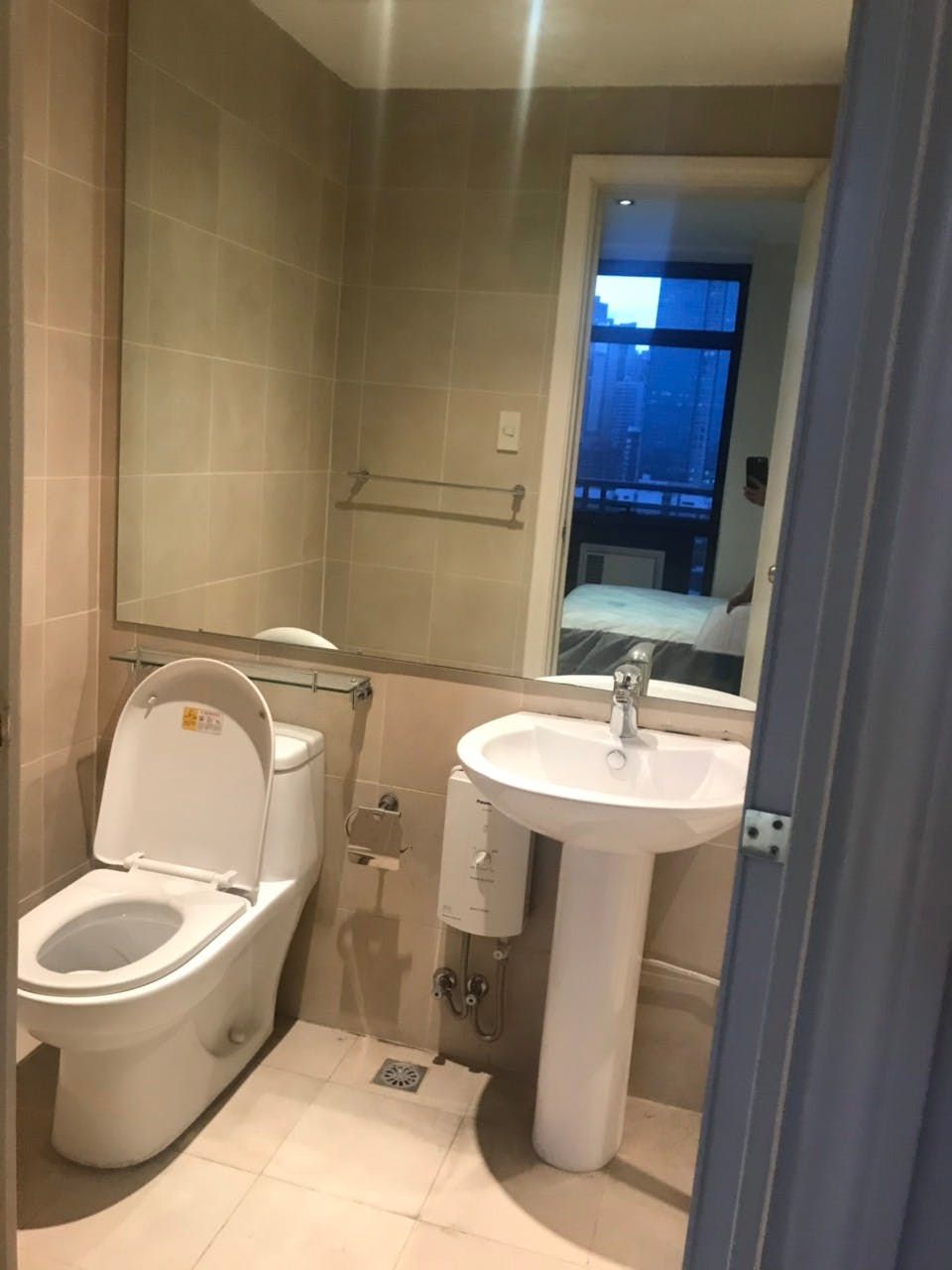 "1BR Condo for Rent in The Gramercy Residences, Poblacion, Makati"04