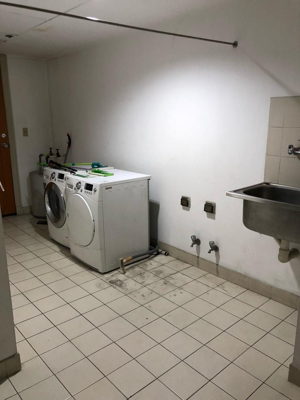"2BR Condo for Rent in Amorsolo East, Rockwell Center, Makati"08