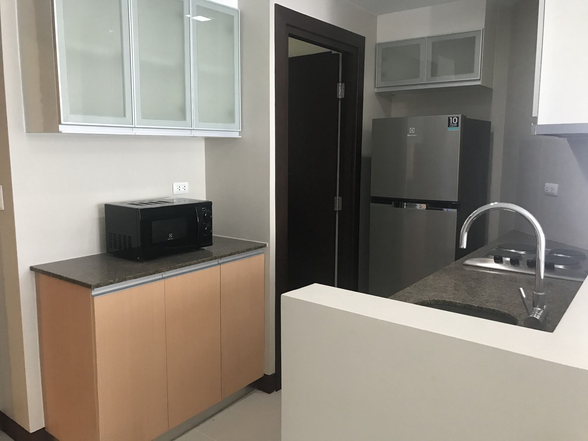 "2BR Condo for Rent in Three Central, Salcedo Village, Makati"04