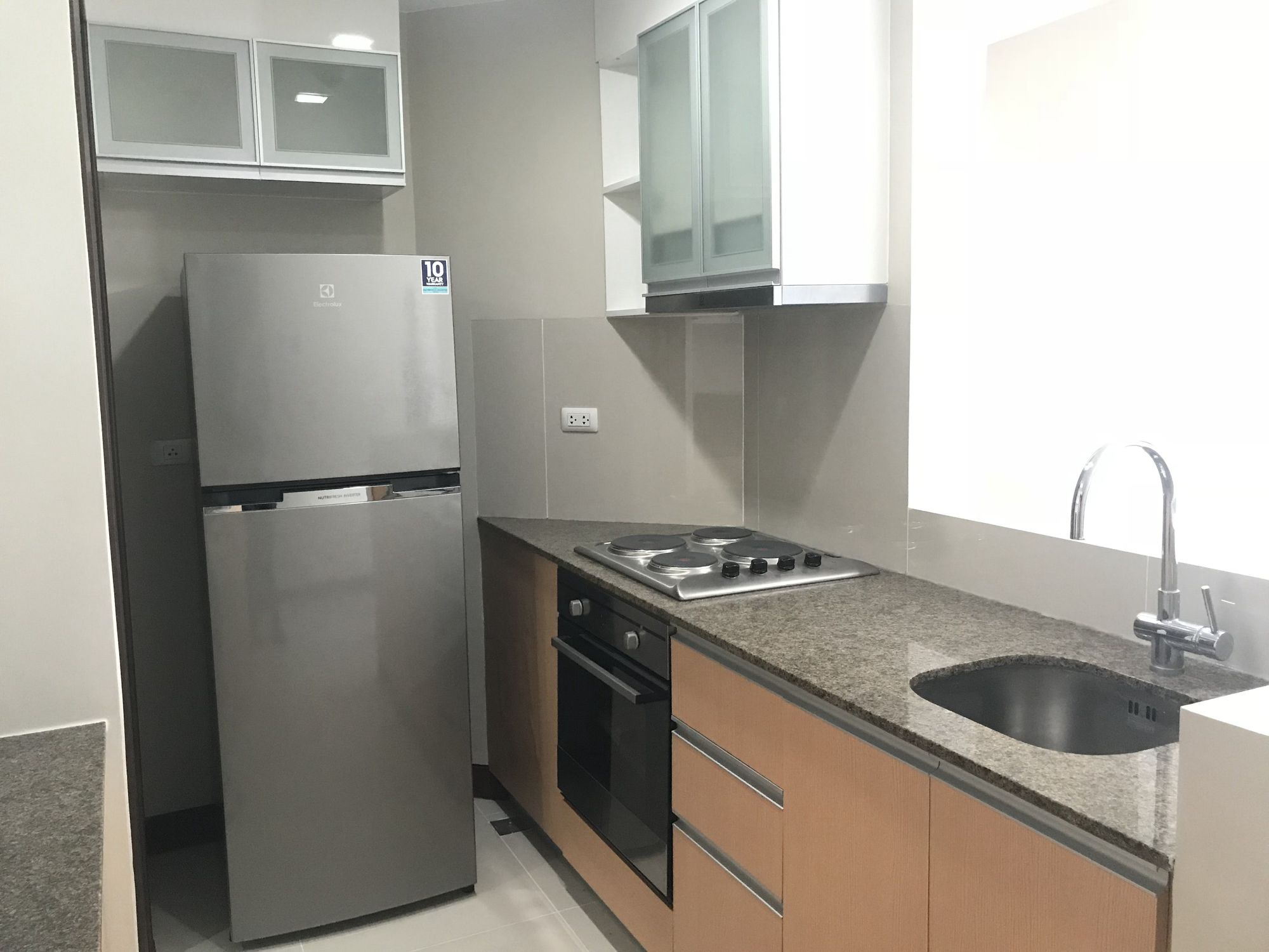 "2BR Condo for Rent in Three Central, Salcedo Village, Makati"07