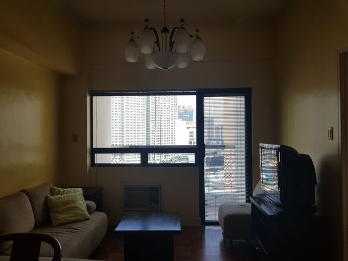 "2BR Condo for Rent in BSA Suites, Legazpi Village, Makati"01