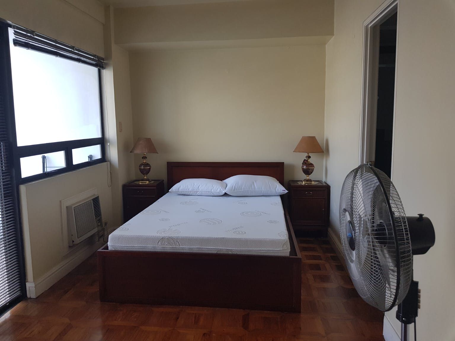 "2BR Condo for Rent in BSA Suites, Legazpi Village, Makati"08