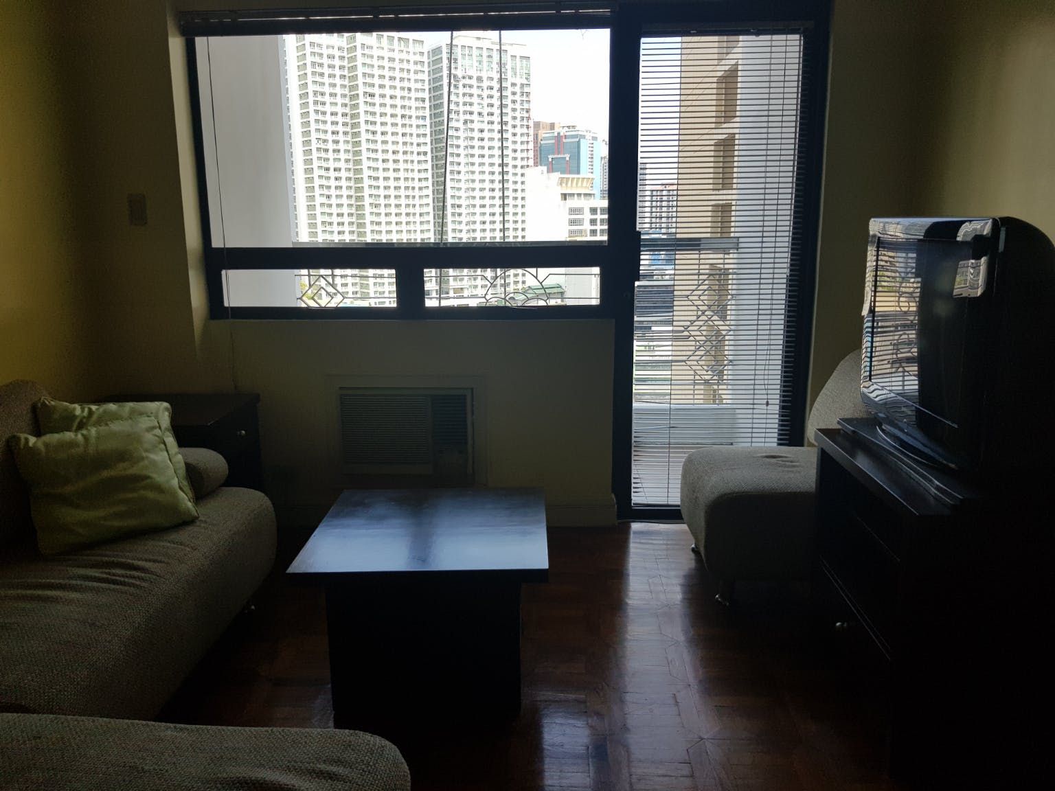 "2BR Condo for Rent in BSA Suites, Legazpi Village, Makati"10