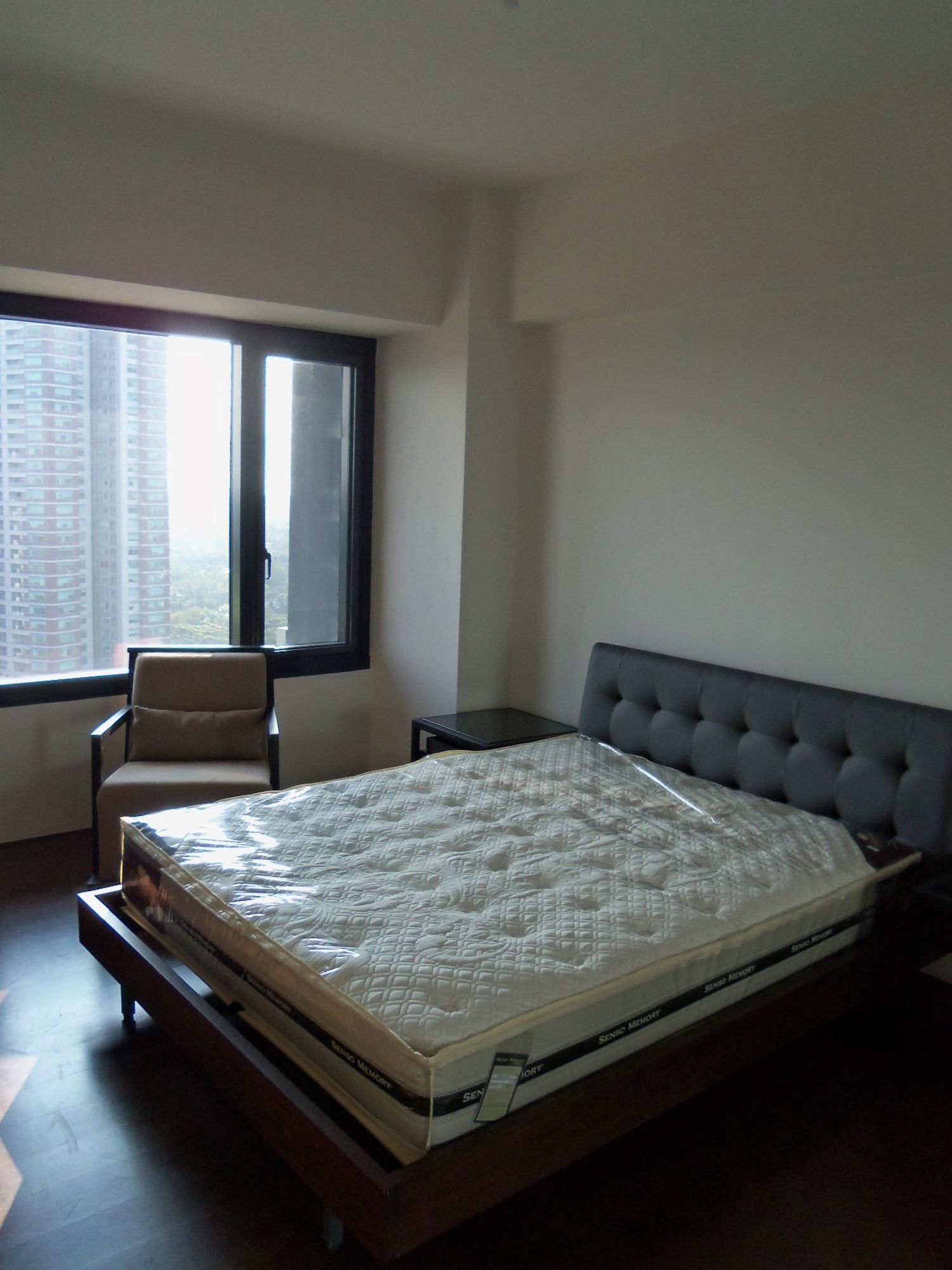 "1BR Condo for Rent in Arya Residences, BGC - Bonifacio Global City, Ta"03