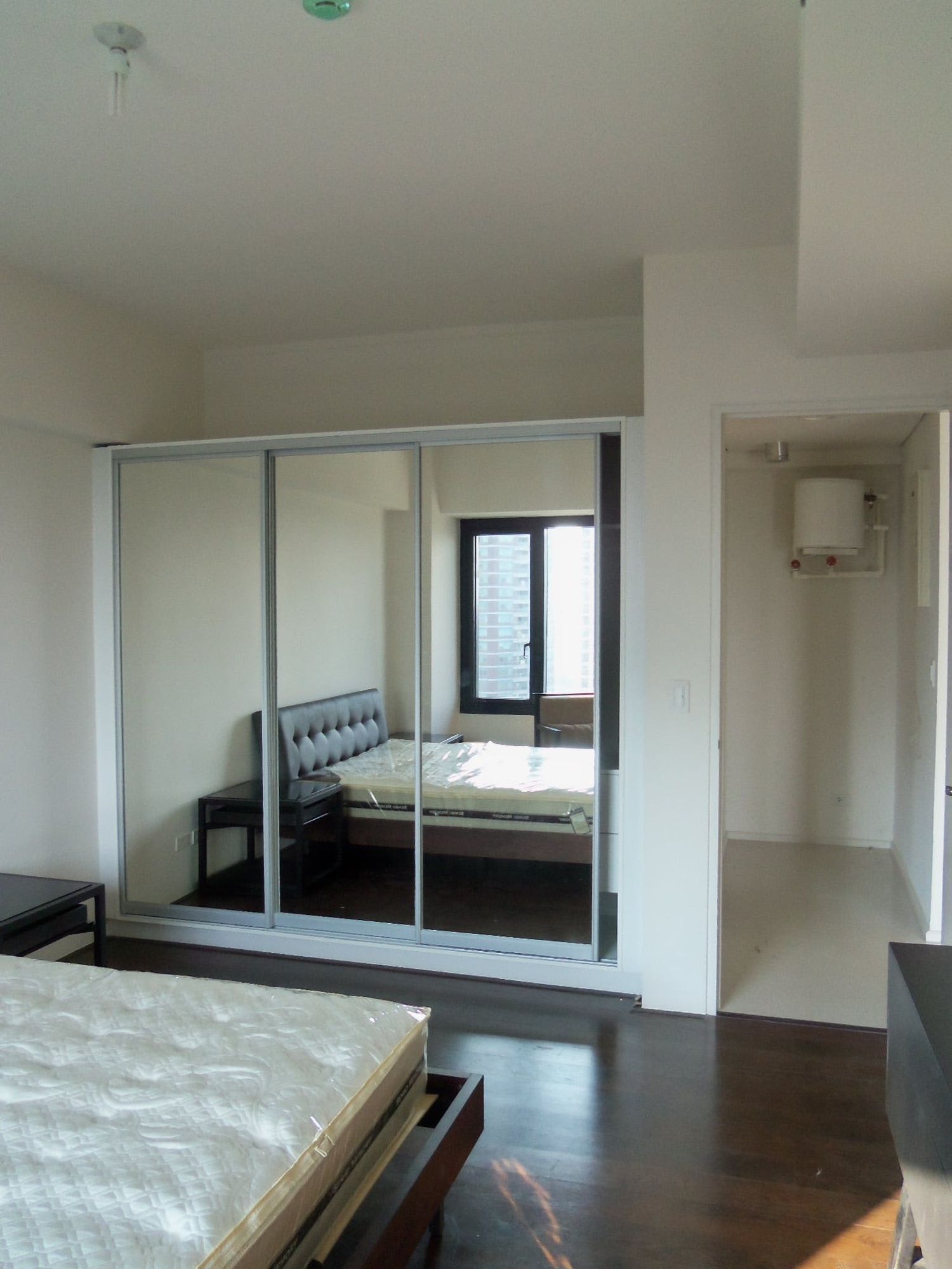 "1BR Condo for Rent in Arya Residences, BGC - Bonifacio Global City, Ta"05