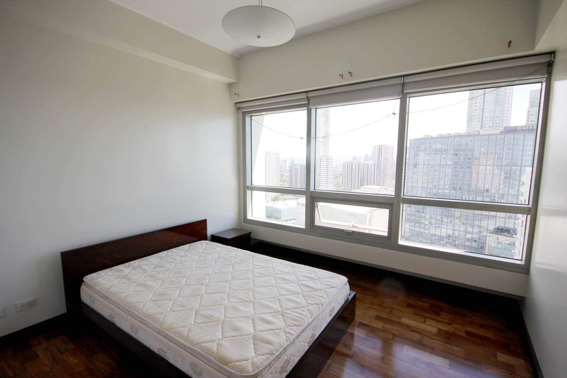 "2BR Condo for Rent in The Residences at Greenbelt, Legazpi Village, Ma"09