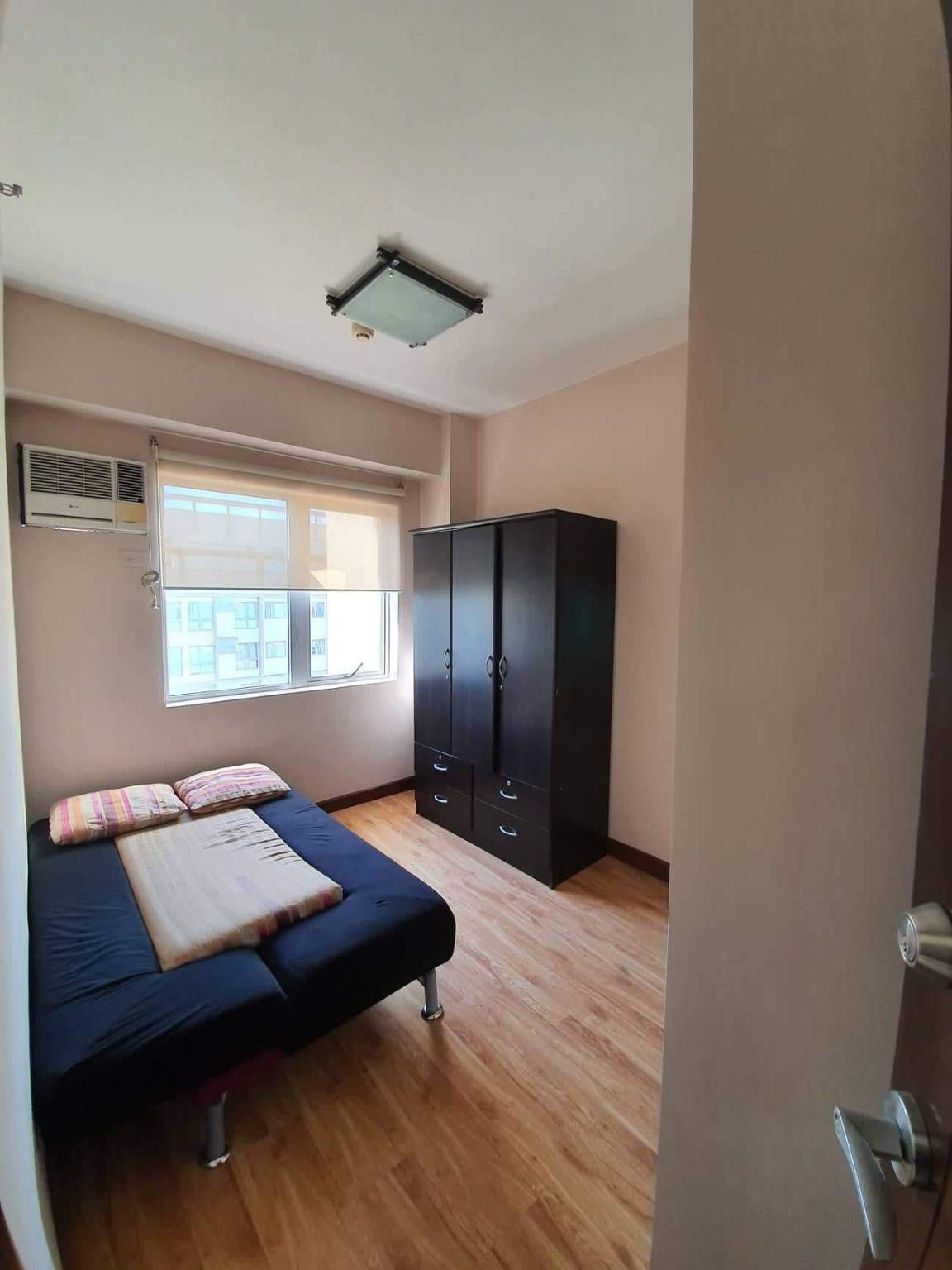 "2BR Condo for Rent in East Bay Residences, Sucat, Muntinlupa"08