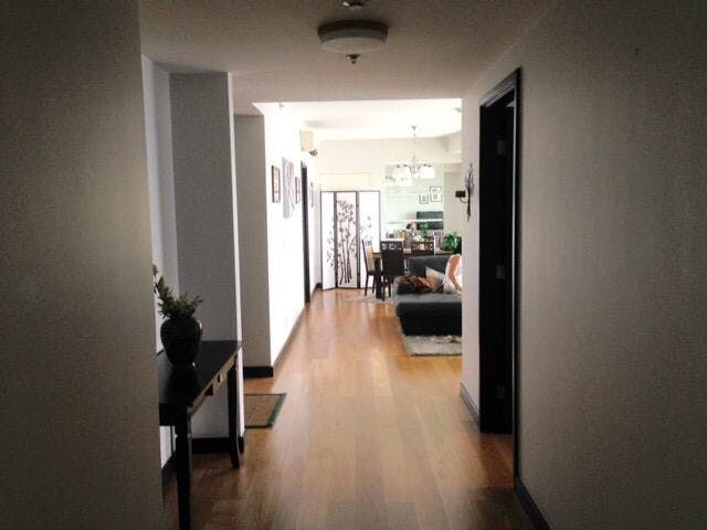 "2BR Condo for Rent in The Residences at Greenbelt, Legazpi Village, Ma"04