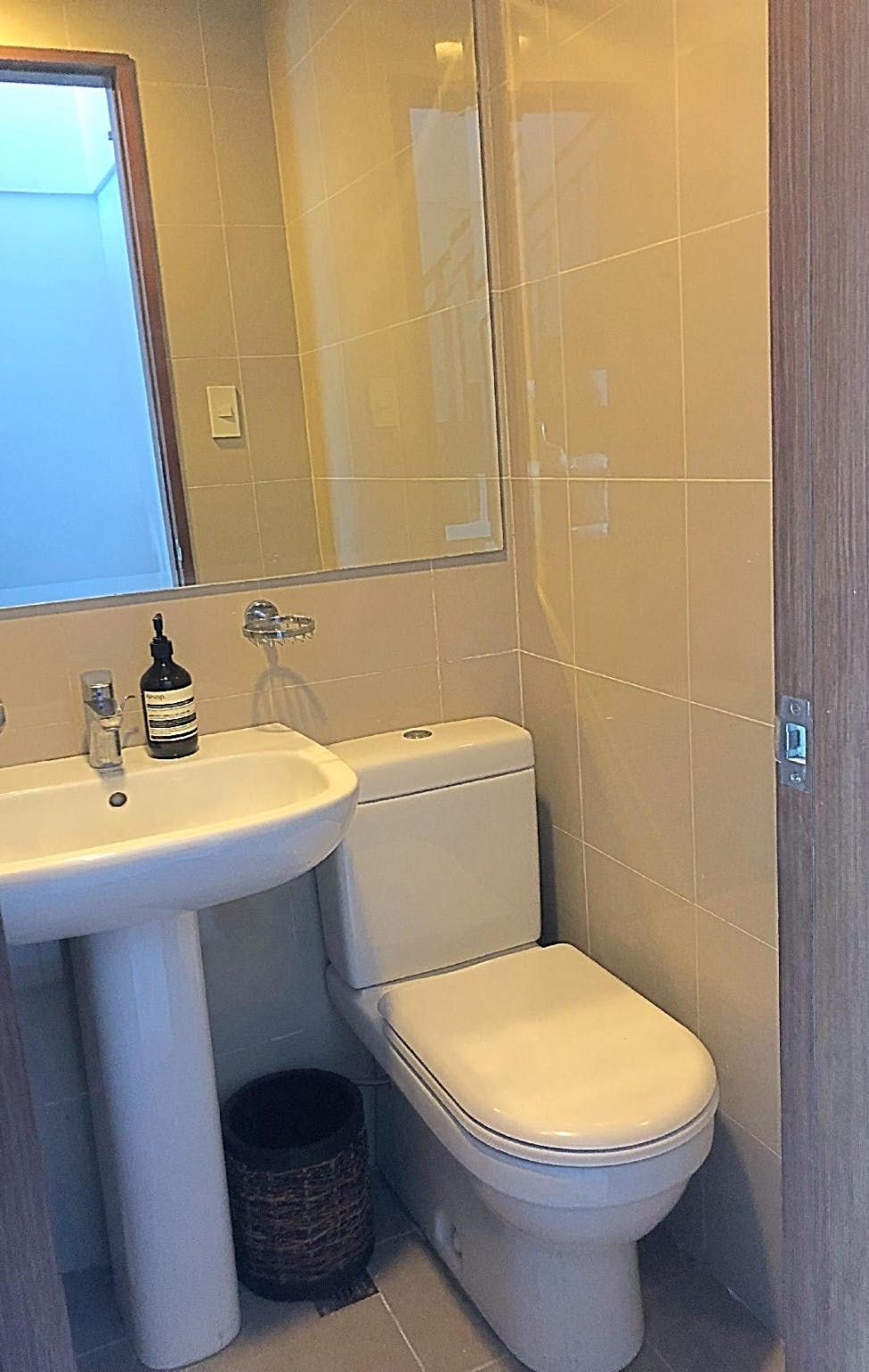 "1BR Condo for Rent in Eton Parkview, Legazpi Village, Makati"10