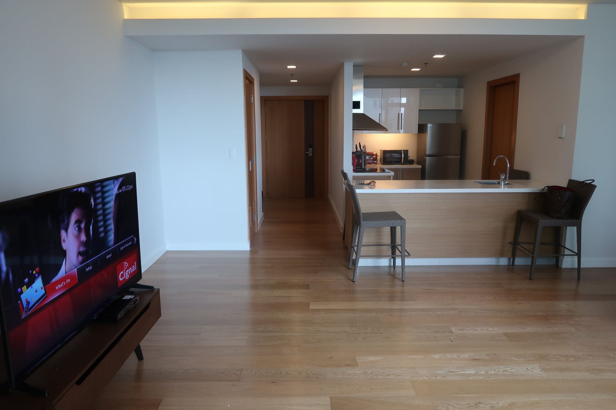 "1BR Condo for Rent in Park Terraces, San Lorenzo, Makati"04