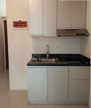 "Studio Condo for Rent in The Beacon, Legazpi Village, Makati"04