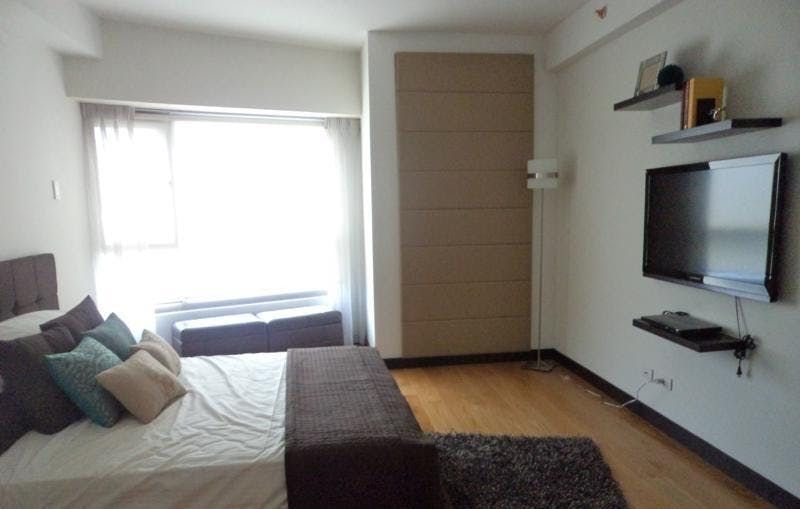 "1BR Condo for Rent in The Residences at Greenbelt, Legazpi Village, Ma"10